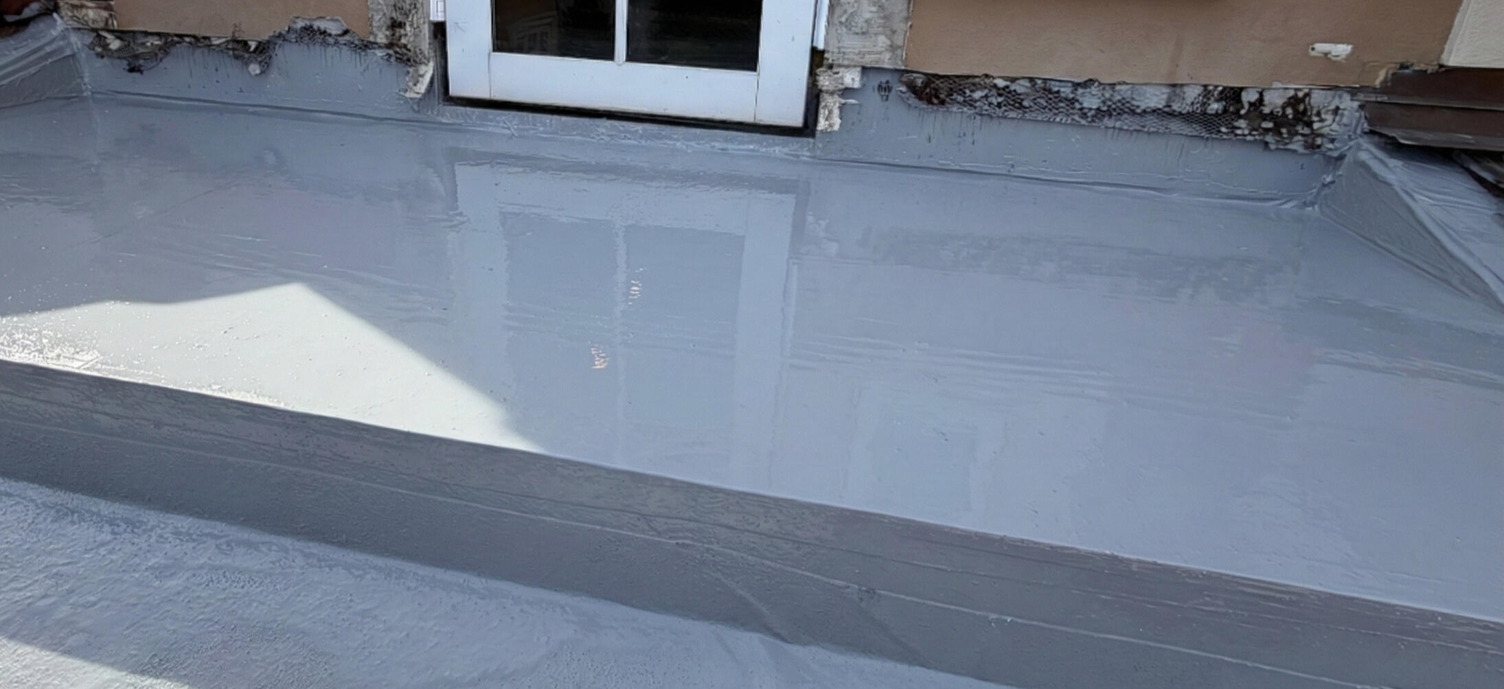 The foundational repair layer consists of a polyurethane base coat saturated with polyamide knitted reinforcement. This establishes a flexible, high-strength core that stabilizes the substrate before the final protective finish is applied.