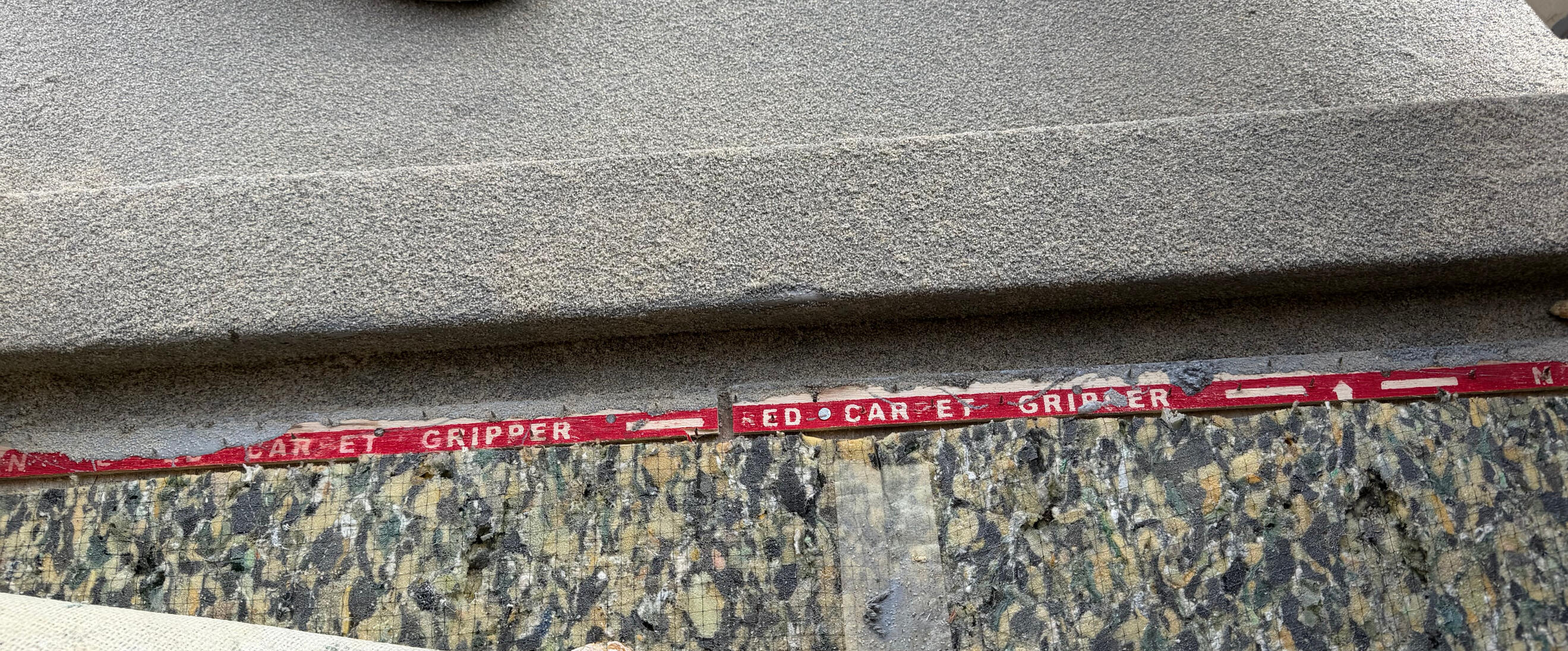 Designed for high-exposure entryways, this system integrates a UV-stable aliphatic topcoat with sand aggregate for slip resistance. The assembly is fortified with polyamide mesh and elastomeric sealants to withstand daily foot traffic and weathering.